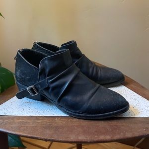 Matisse Wills black leather bootie